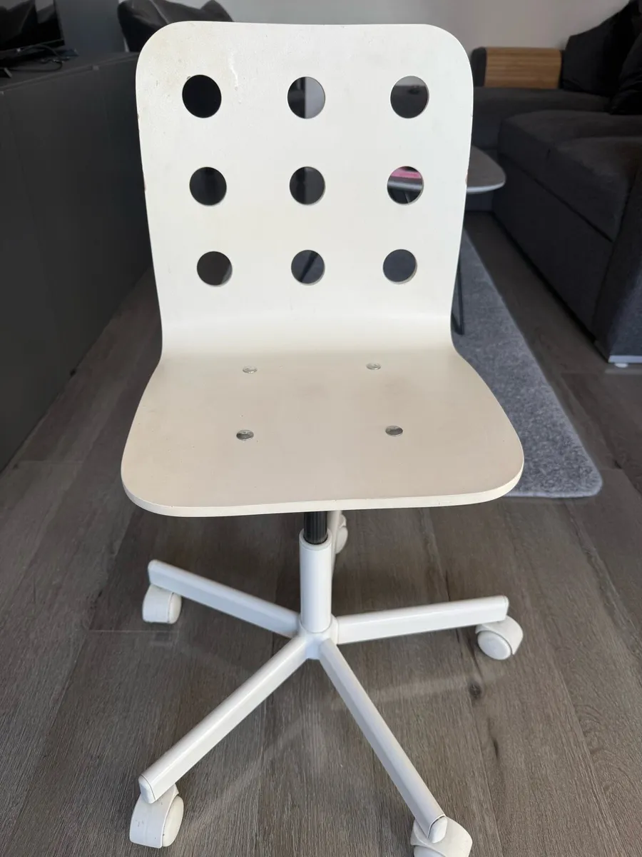Office chair - Image 1