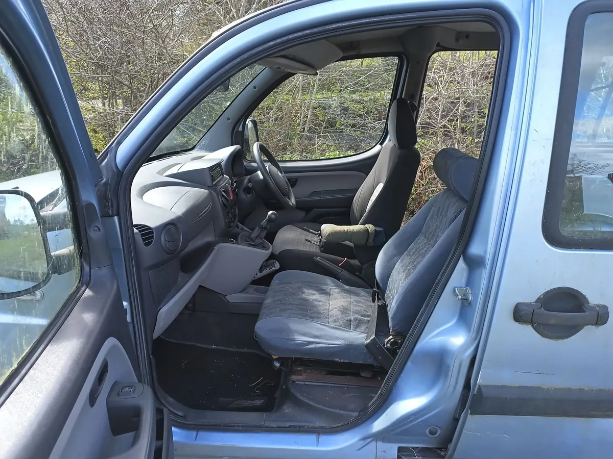 Car spares or repair - Image 3