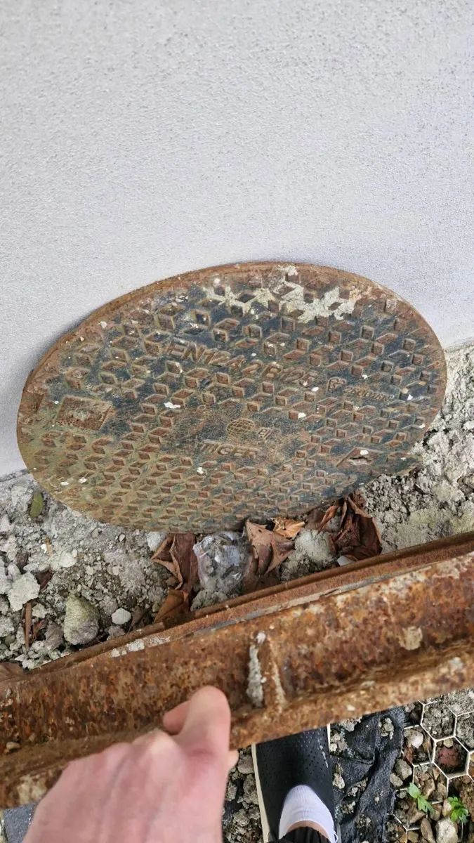 Free Man hole cover - Image 2