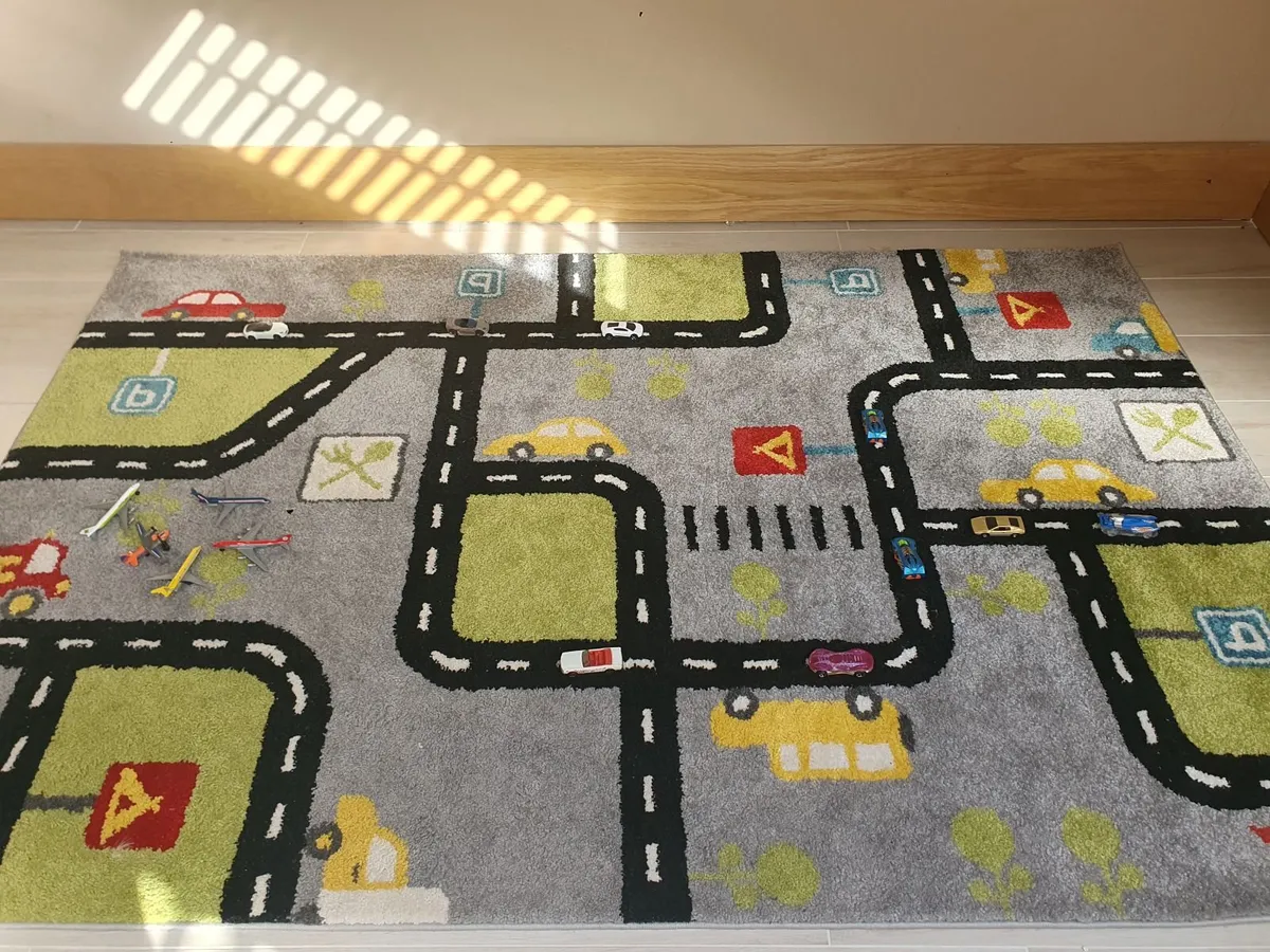 Hot wheels & car rug - Image 4