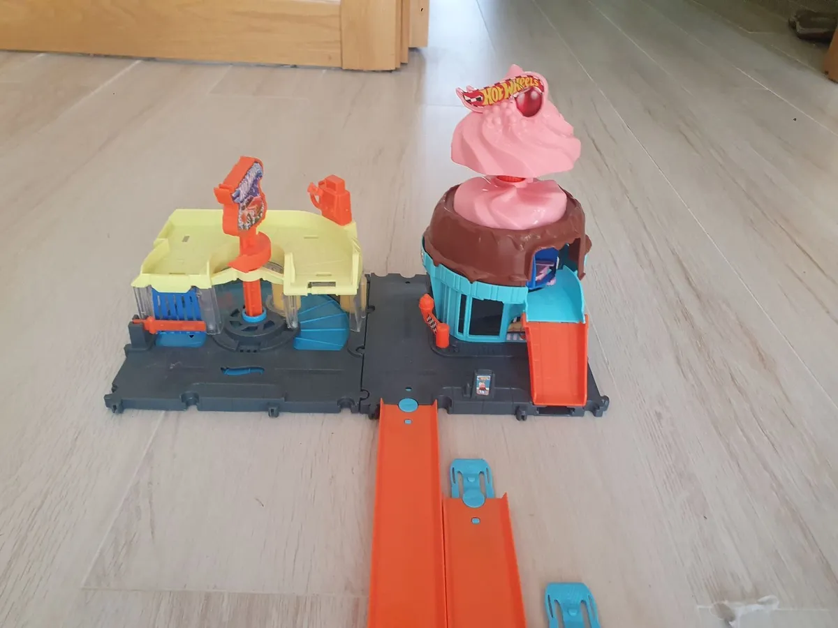 Hot wheels & car rug - Image 2