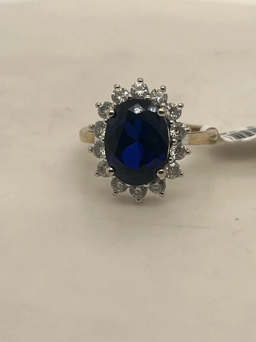 9k gold blue stone cz ring. - Image 1