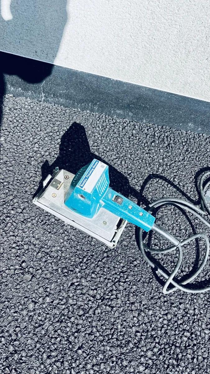 2 Electric Finish Sanders - Image 1