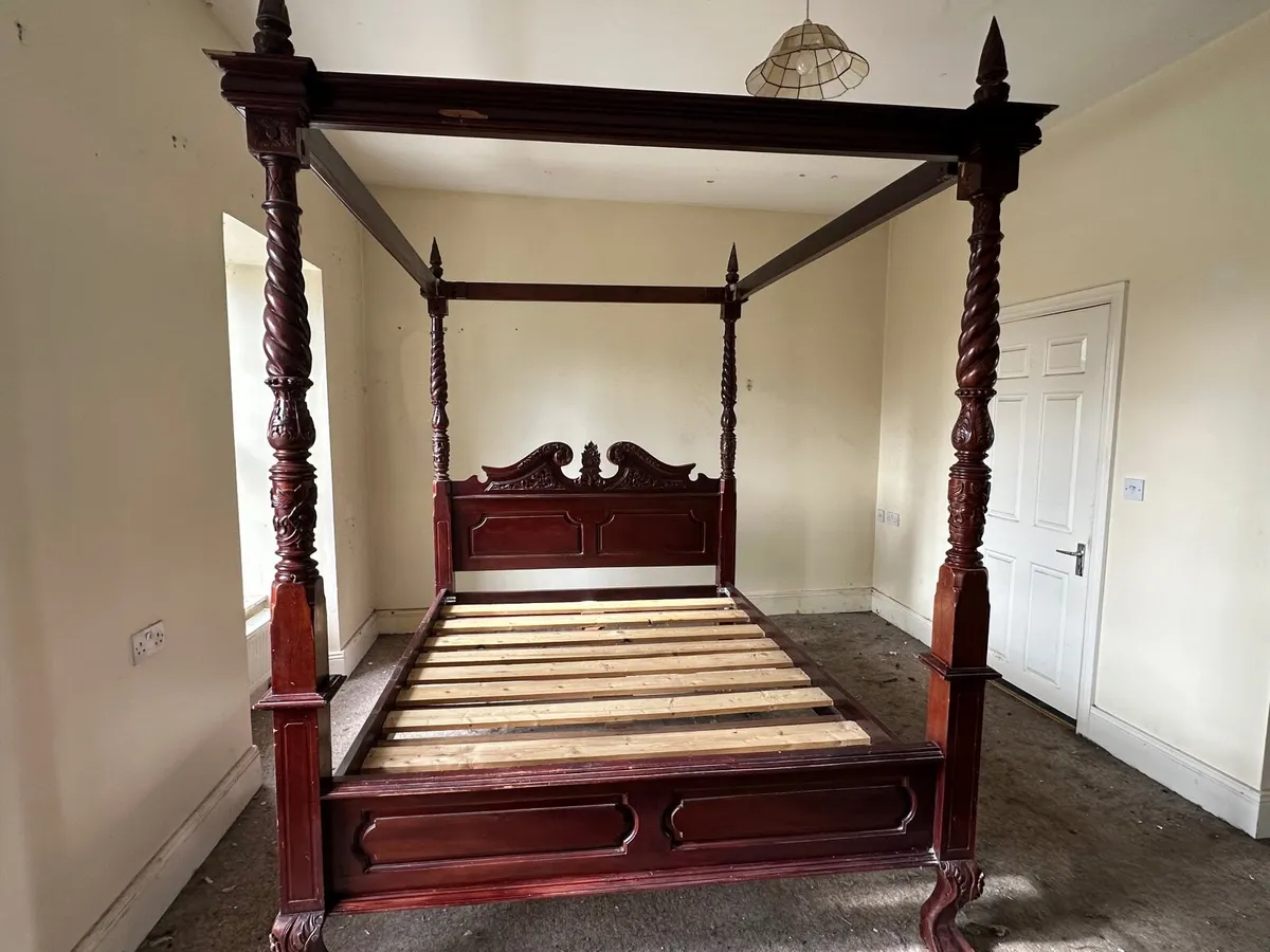Bed frame four poster mahogany - Image 1