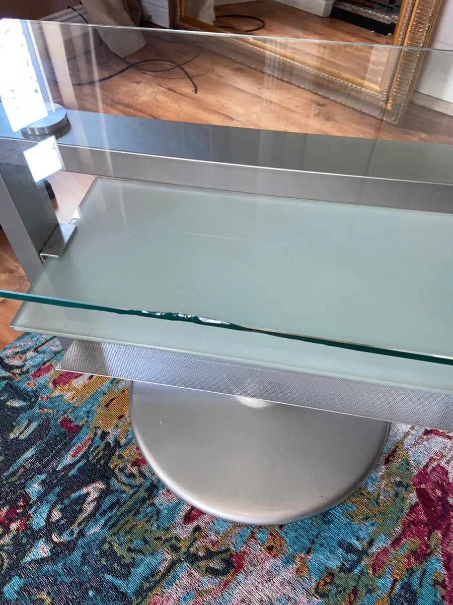 Tv stand (SELLING FOR FREE) - Image 3