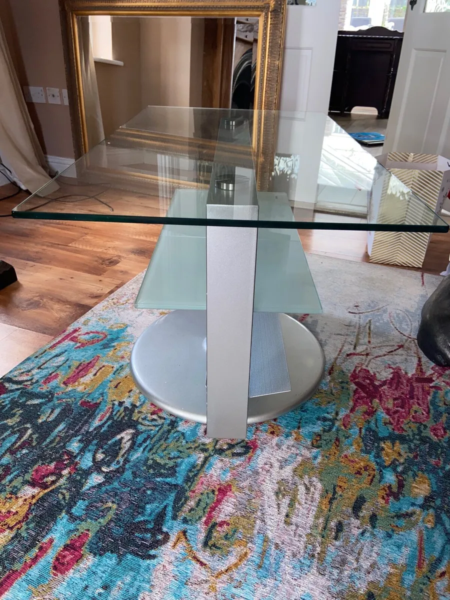 Tv stand (SELLING FOR FREE) - Image 4