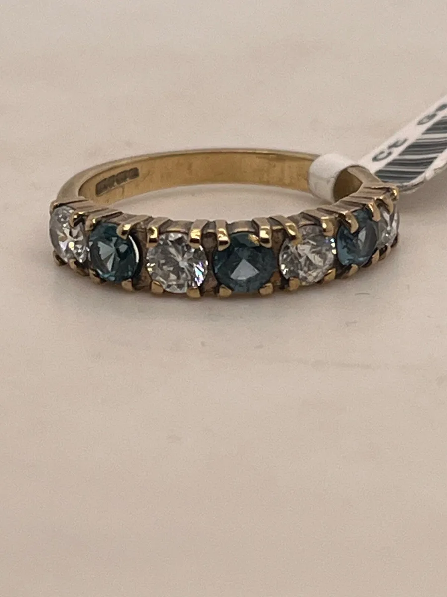 9k gold green stone cz ring. - Image 1