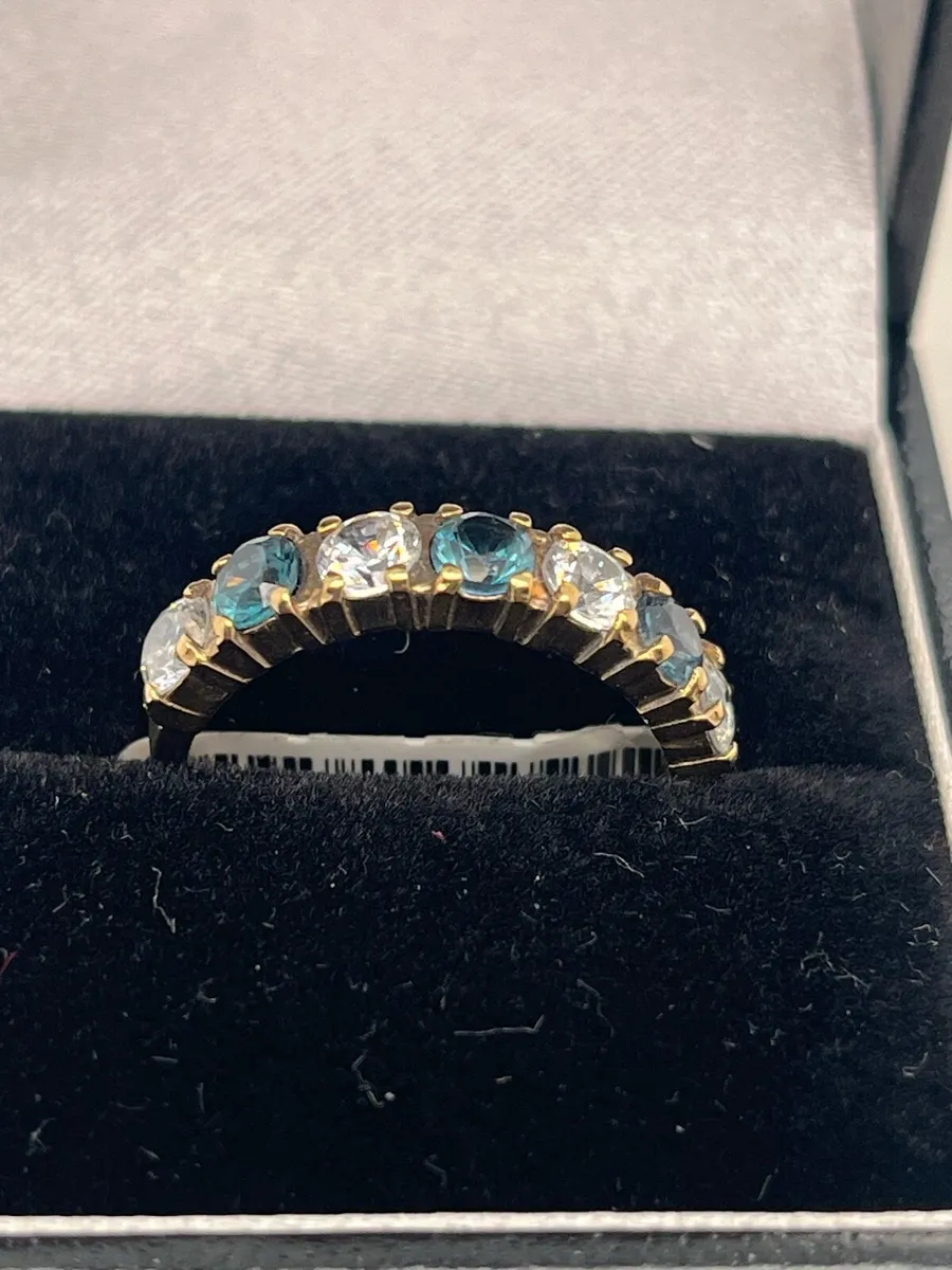 9k gold green stone cz ring. - Image 2