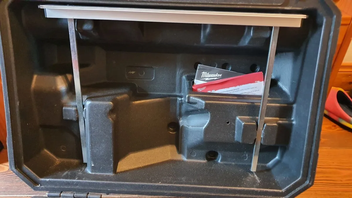 2200W Milwaukee 235mm Circular Saw - Image 4