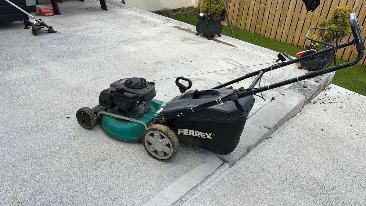 Ferrex petrol lawnmower - Image 2