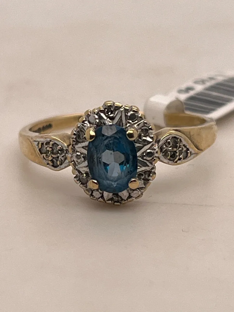 9k gold blue stone cz ring. - Image 4