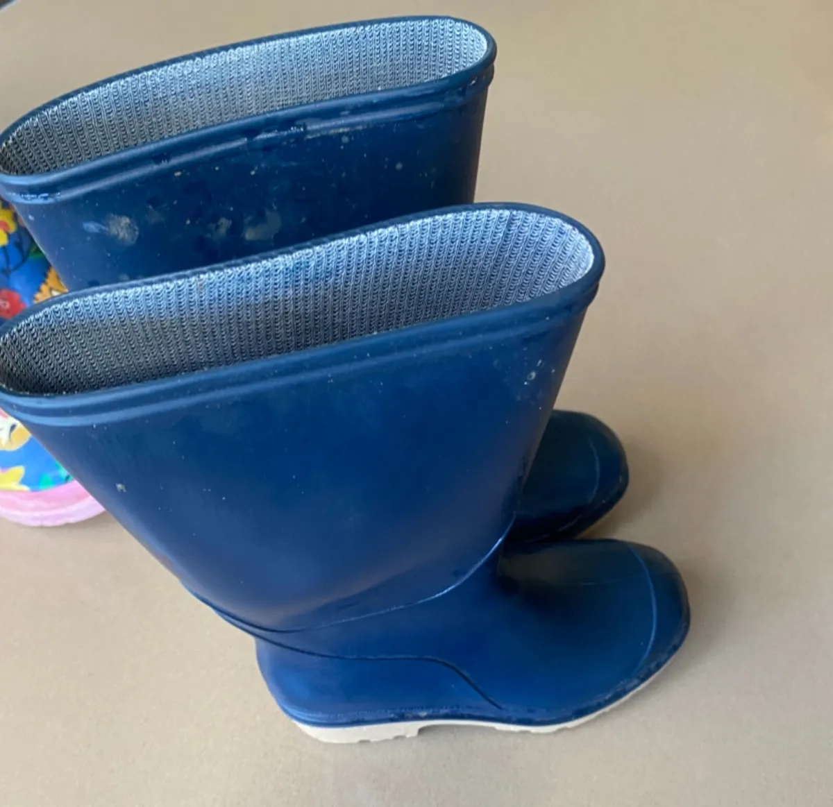 Kids Wellies (size 11) - Image 1
