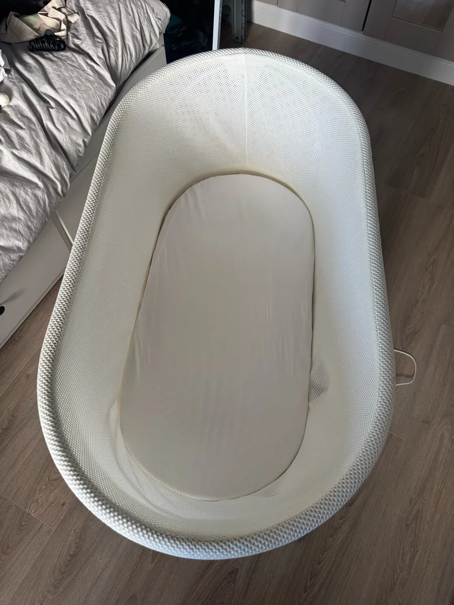 SNOO Smart Sleeper Baby Cot - Image 3