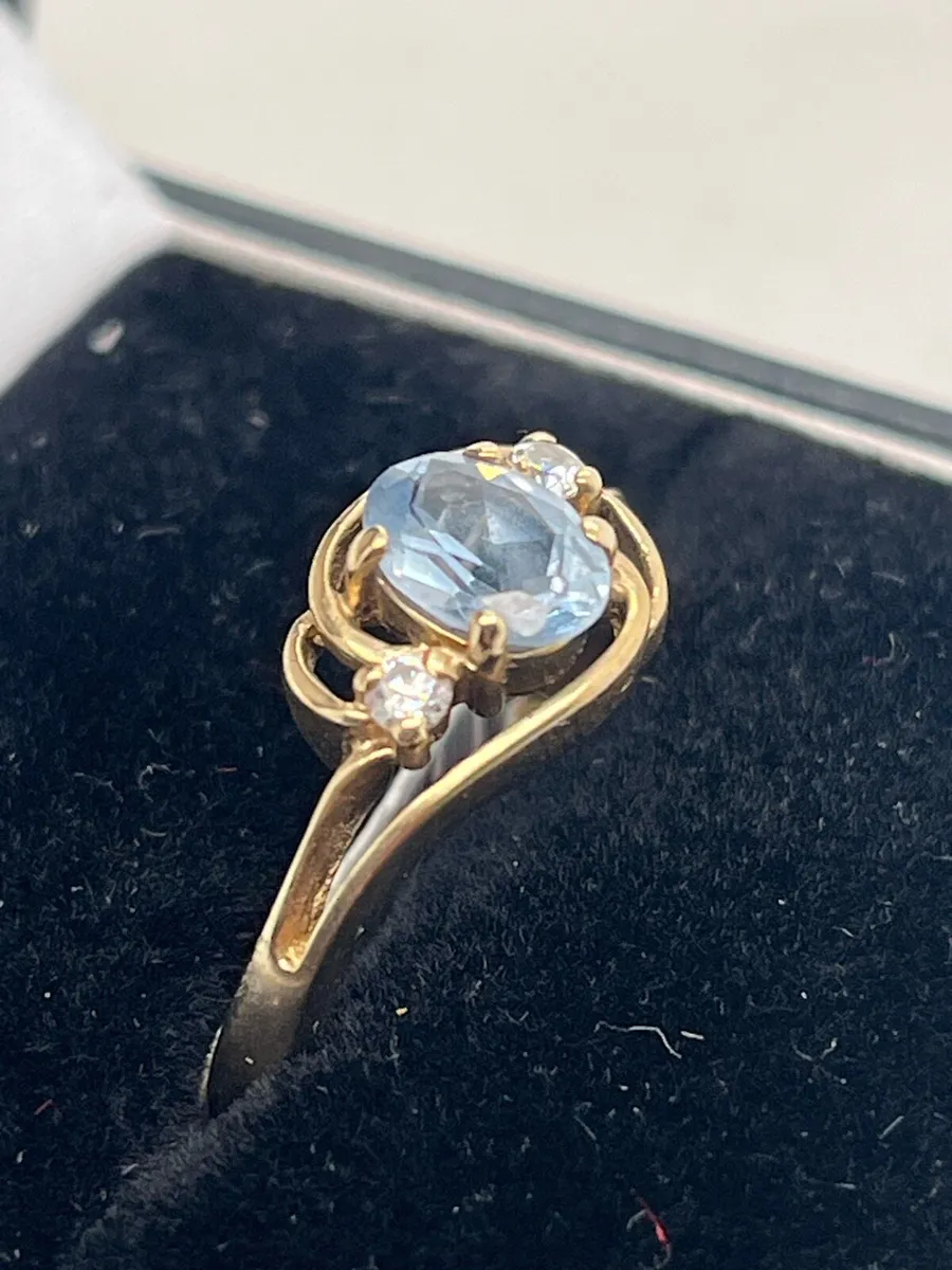 9k gold blue stone cz ring. - Image 3