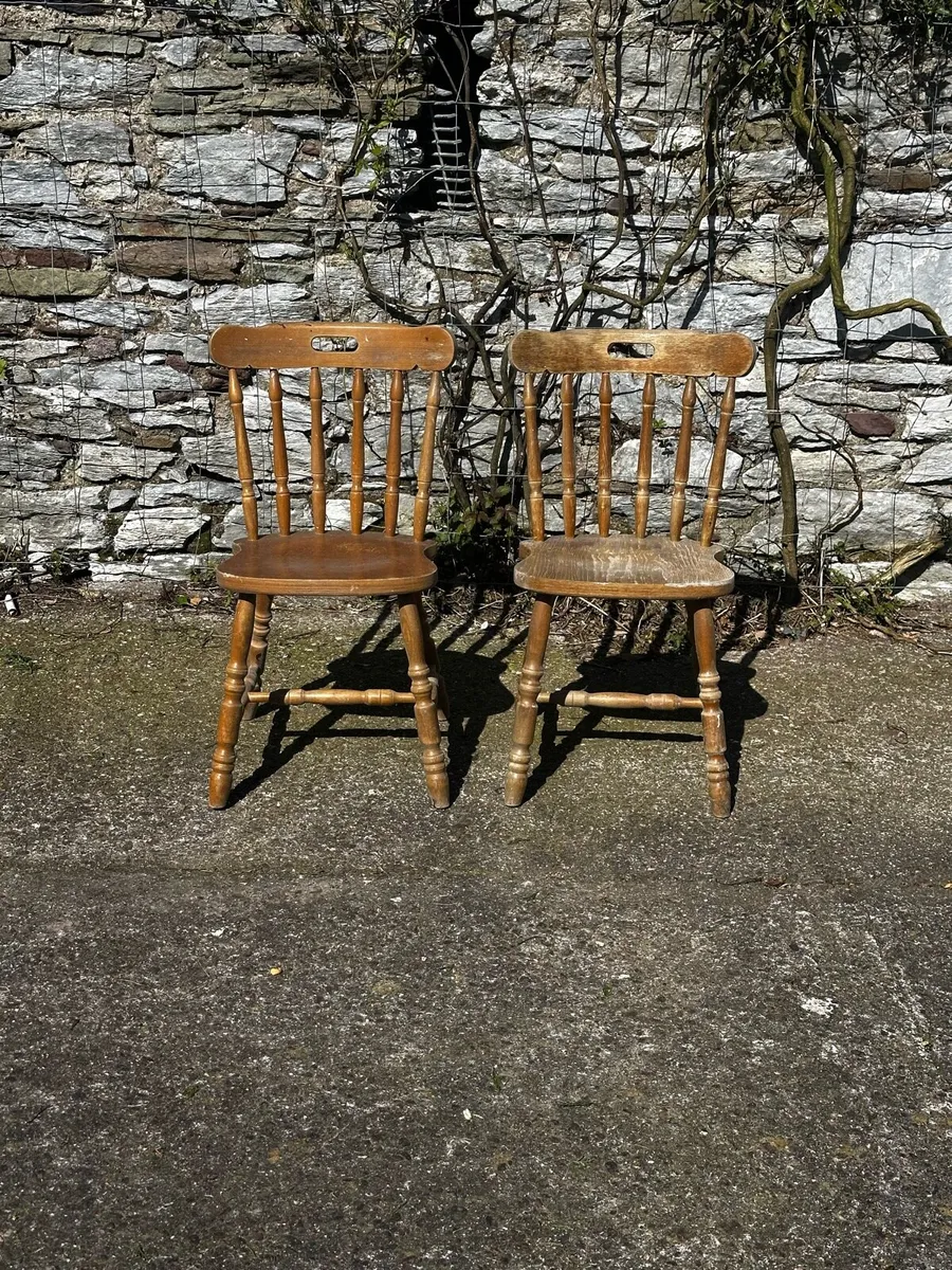 Chairs and tables - Image 1