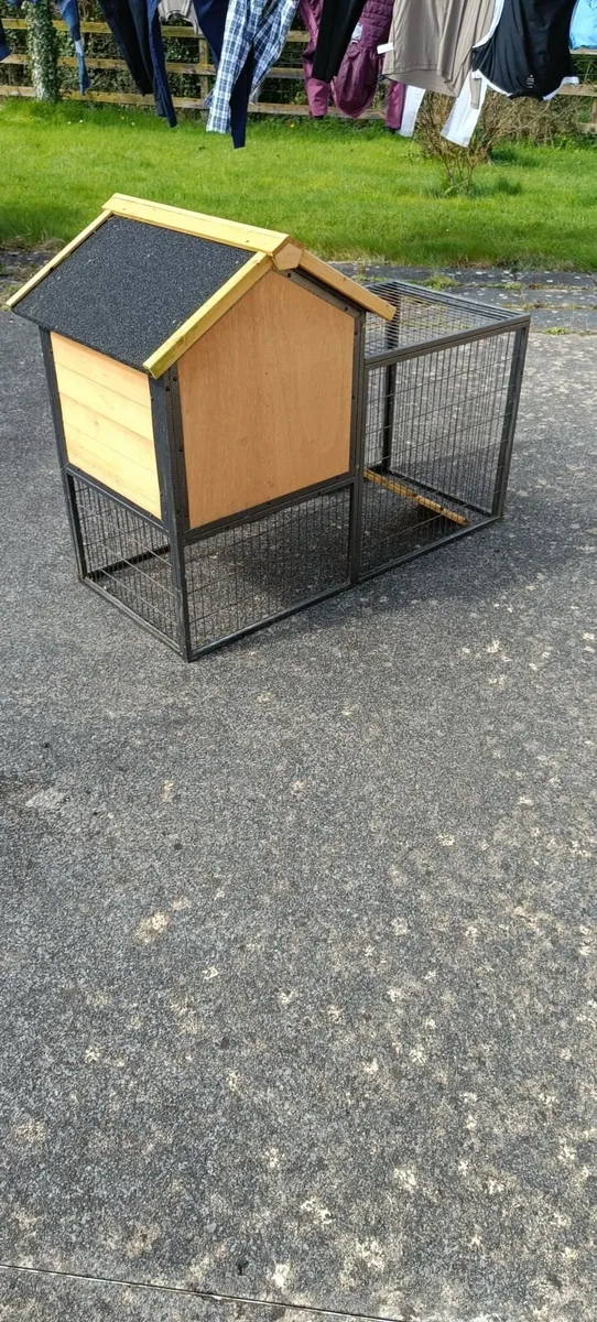 Rabbit hutch - Image 1