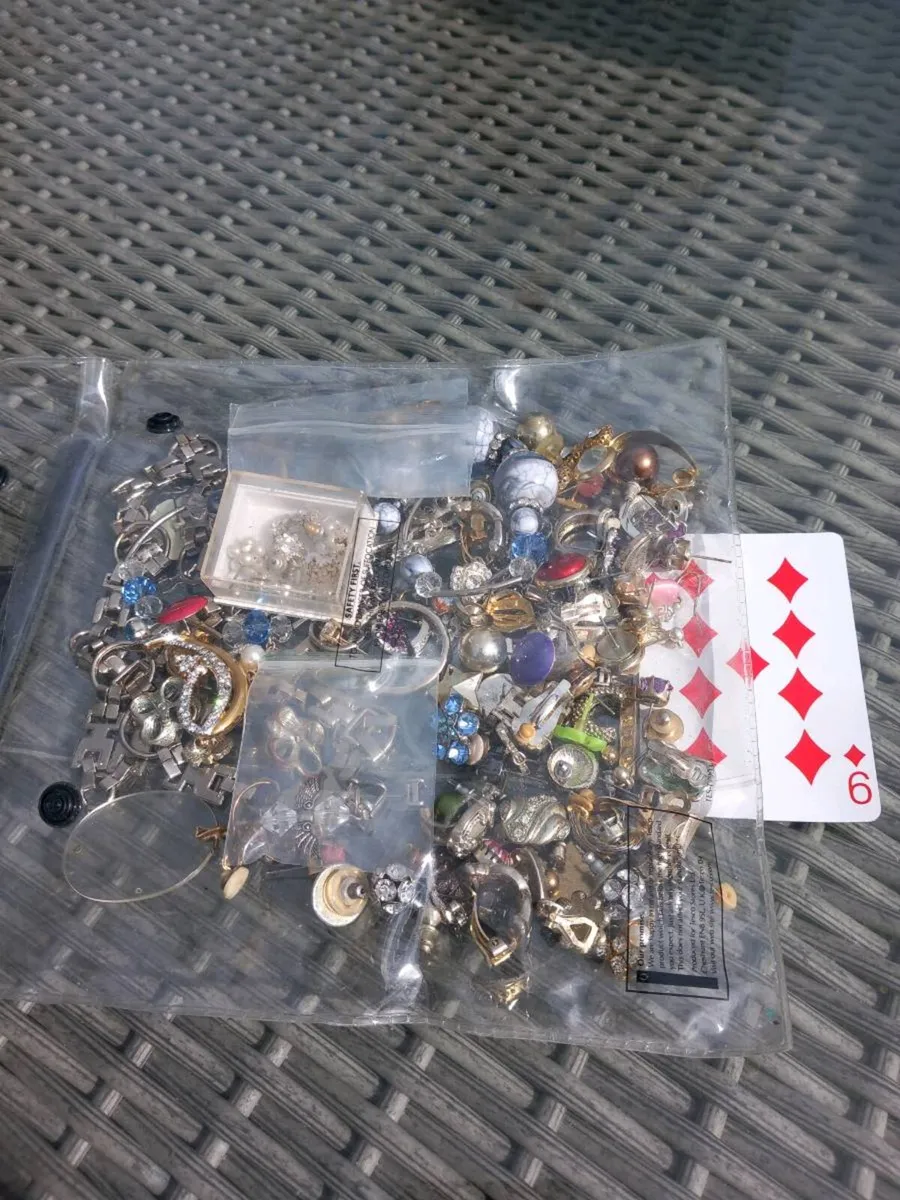 Selection of jewellery, price for lot D18 post 7e - Image 2