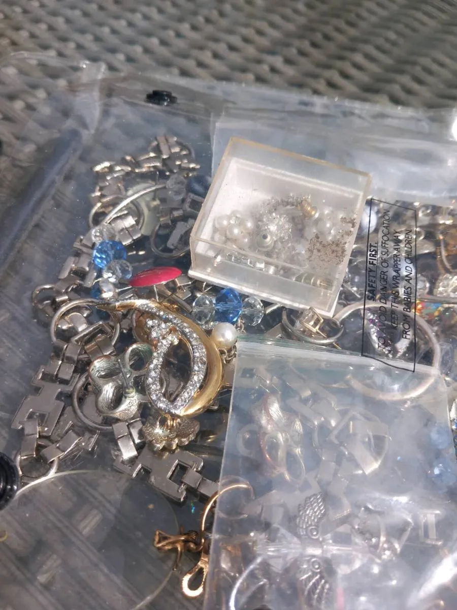 Selection of jewellery, price for lot D18 post 7e - Image 4