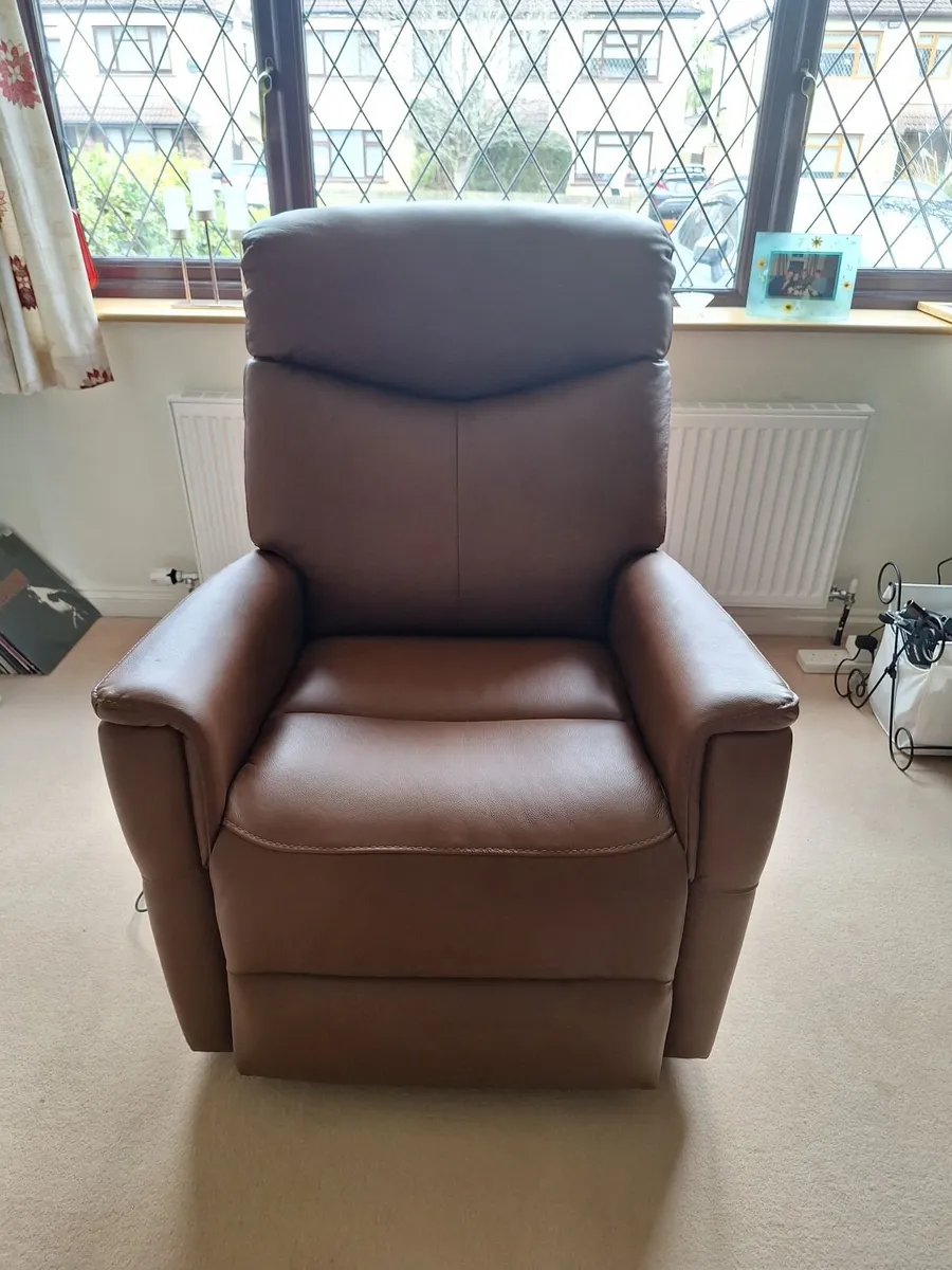 Recliner armchair powered - Image 1