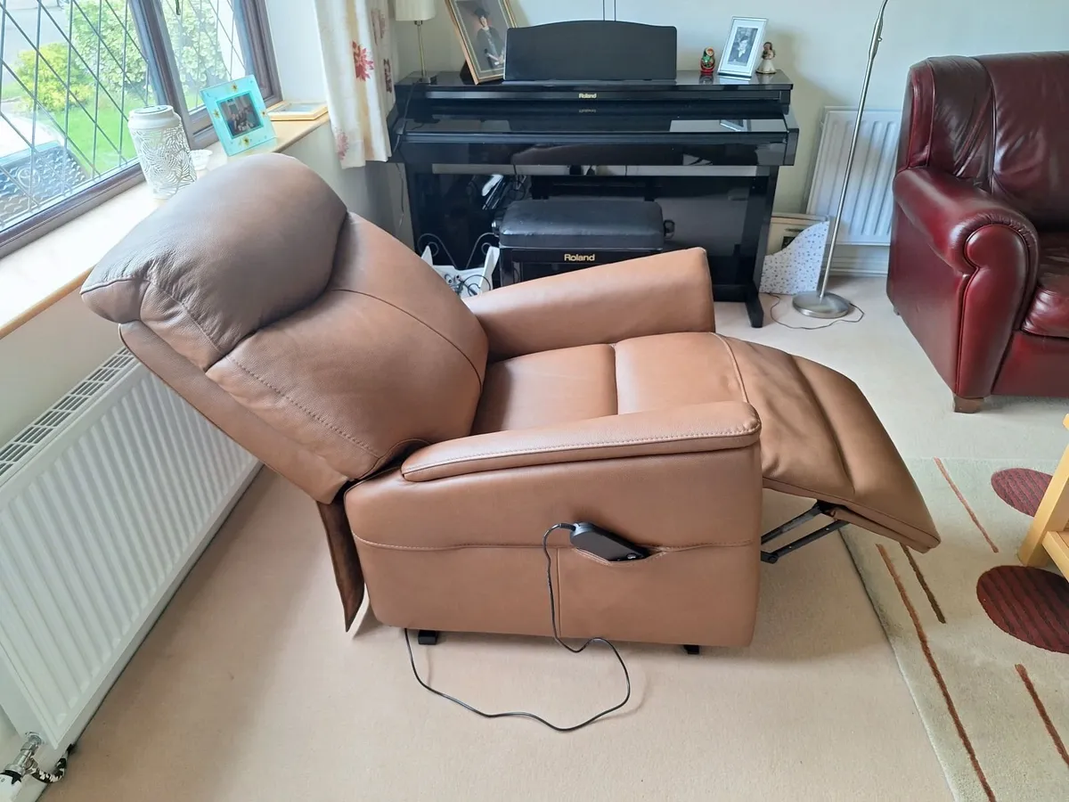 Recliner armchair powered - Image 2