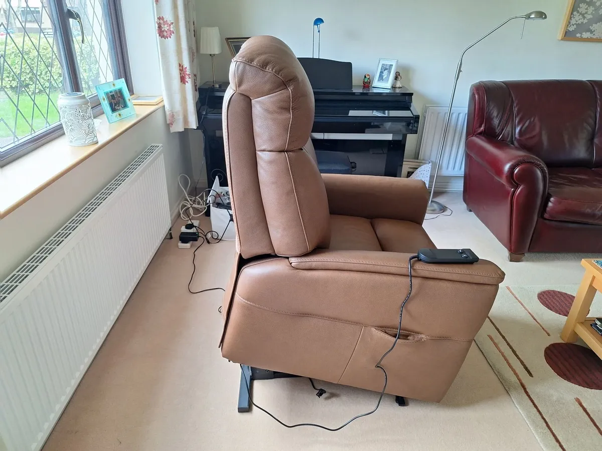 Recliner armchair powered - Image 4