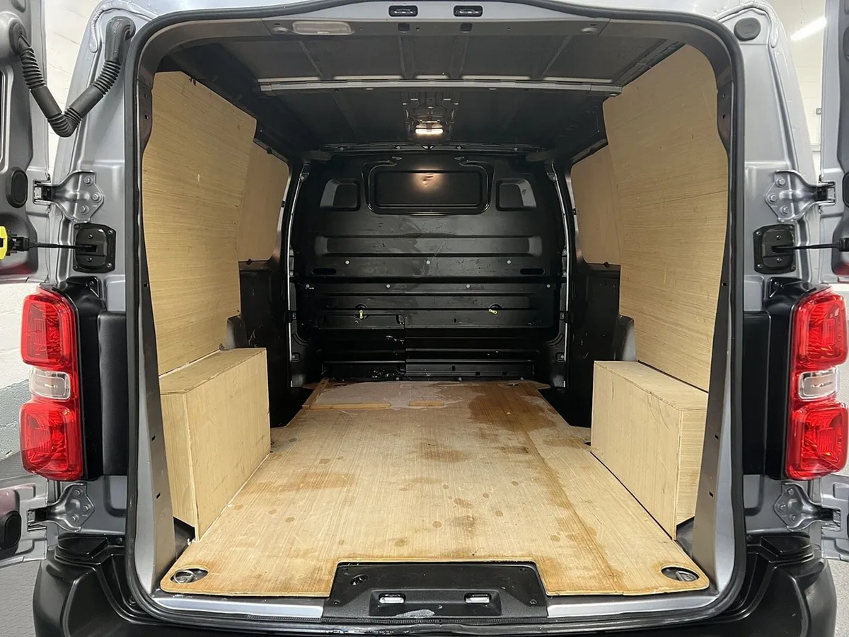 2023 Peugeot Expert Panel Van - Image 2