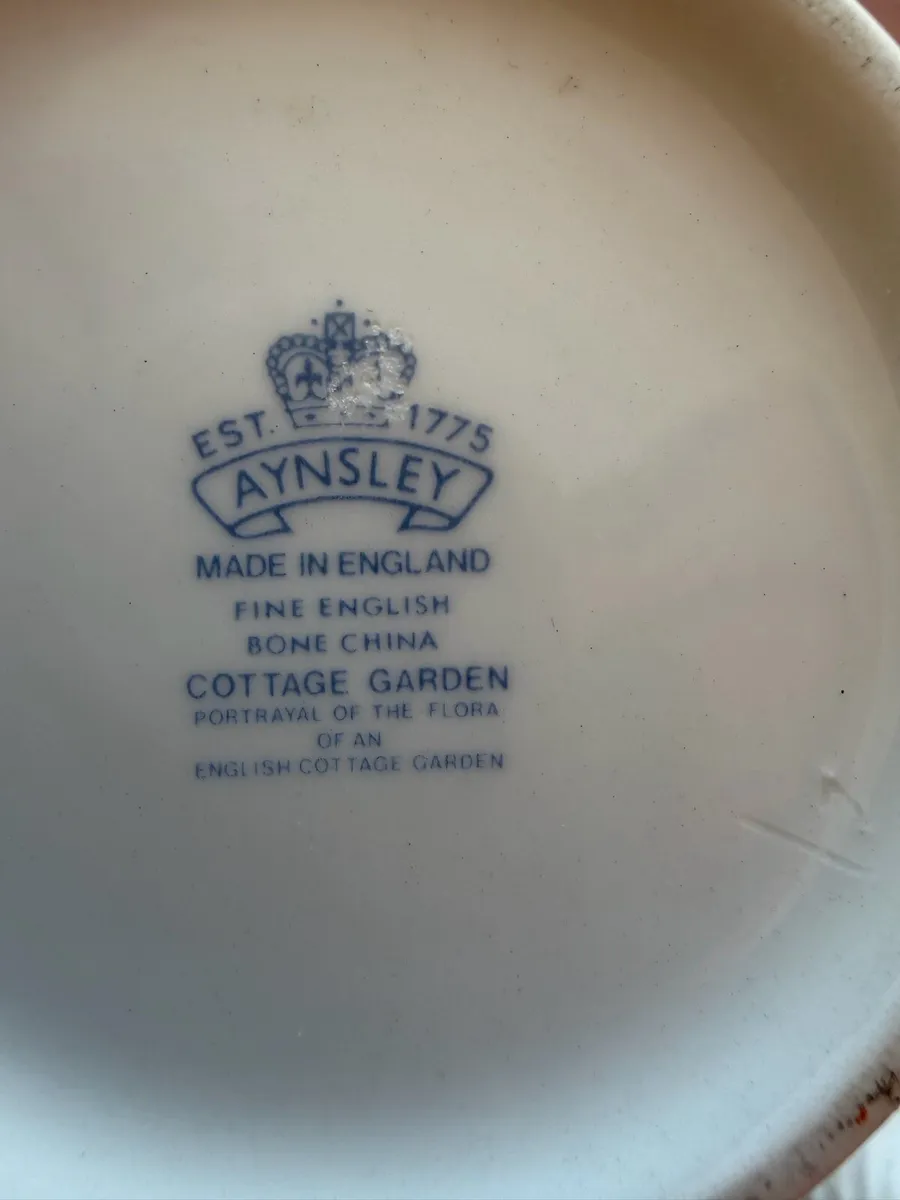Aynsley pot with lid - Image 3