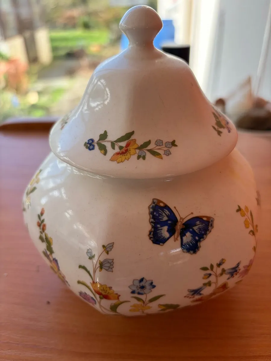 Aynsley pot with lid - Image 2