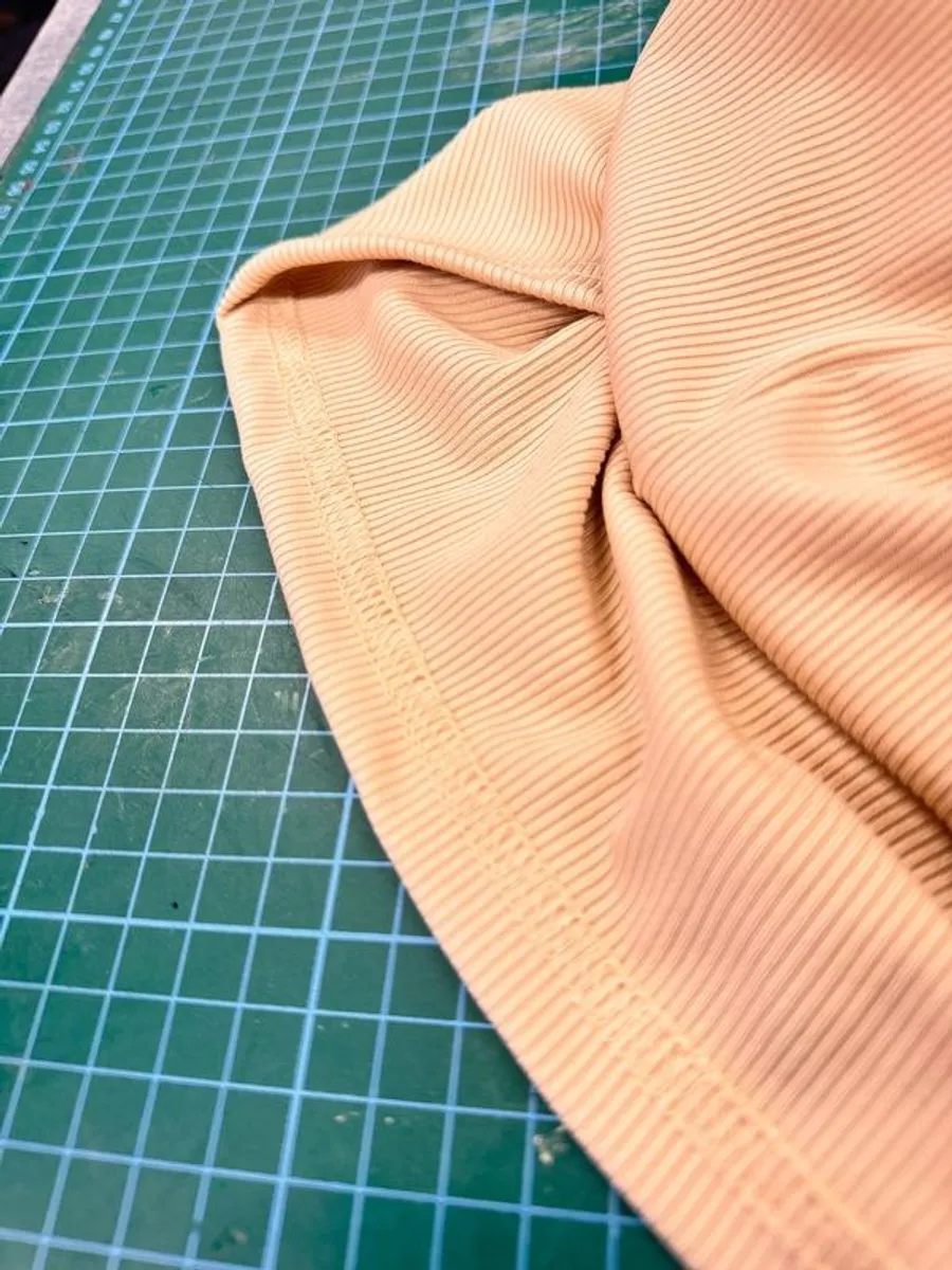 Jack W4-D-01GBX356 3-Needle 5.6mm Flatbed Coverstitch Industrial Sewing Machine (Compete Set) see - Image 2