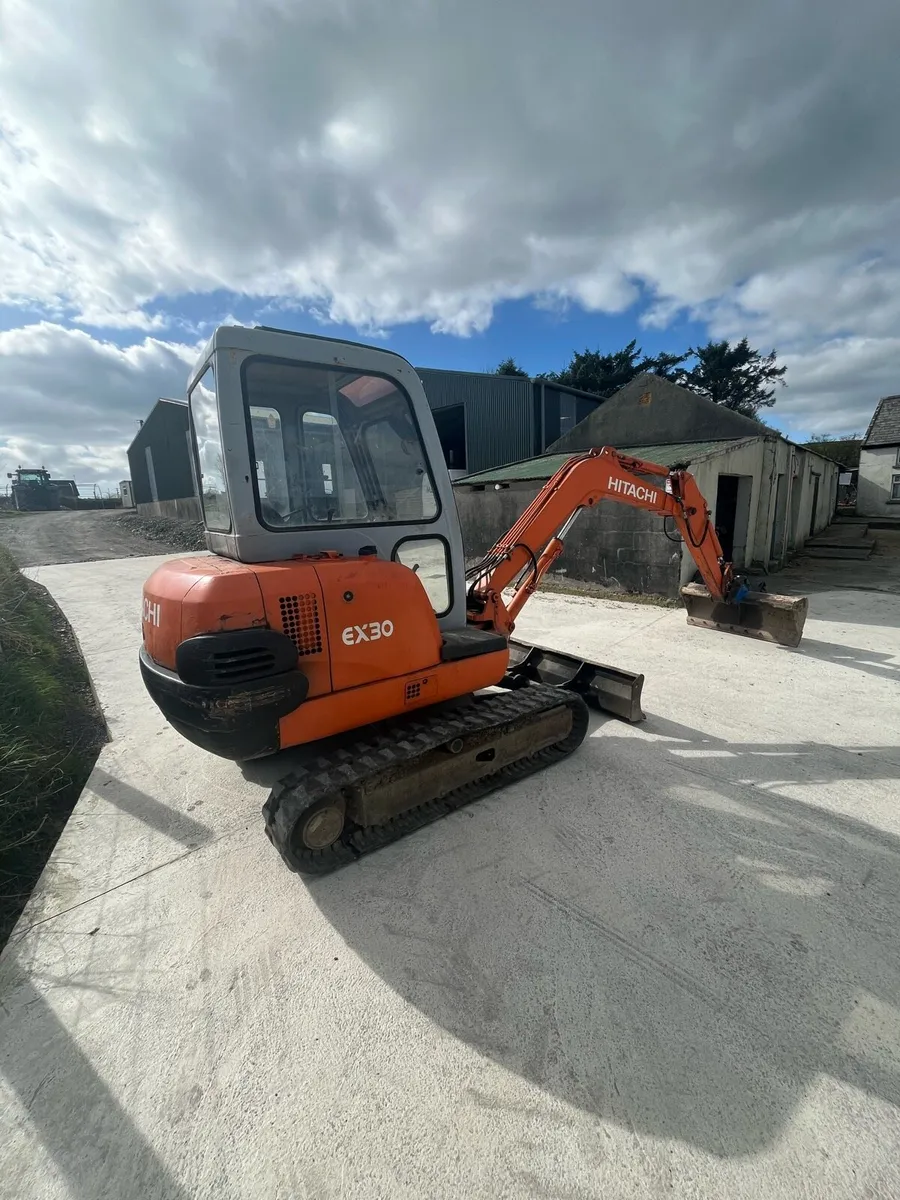3ton Hitachi Digger - Image 3