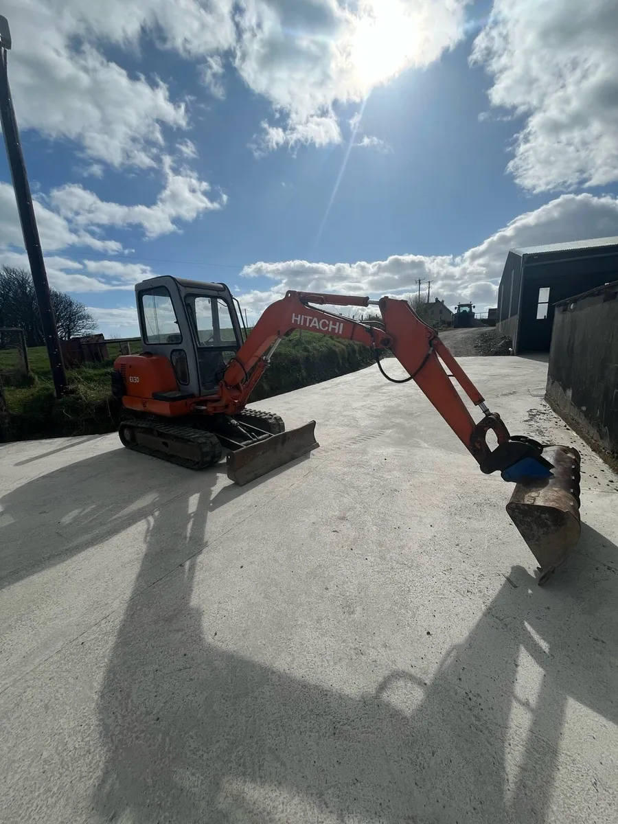 3ton Hitachi Digger - Image 2