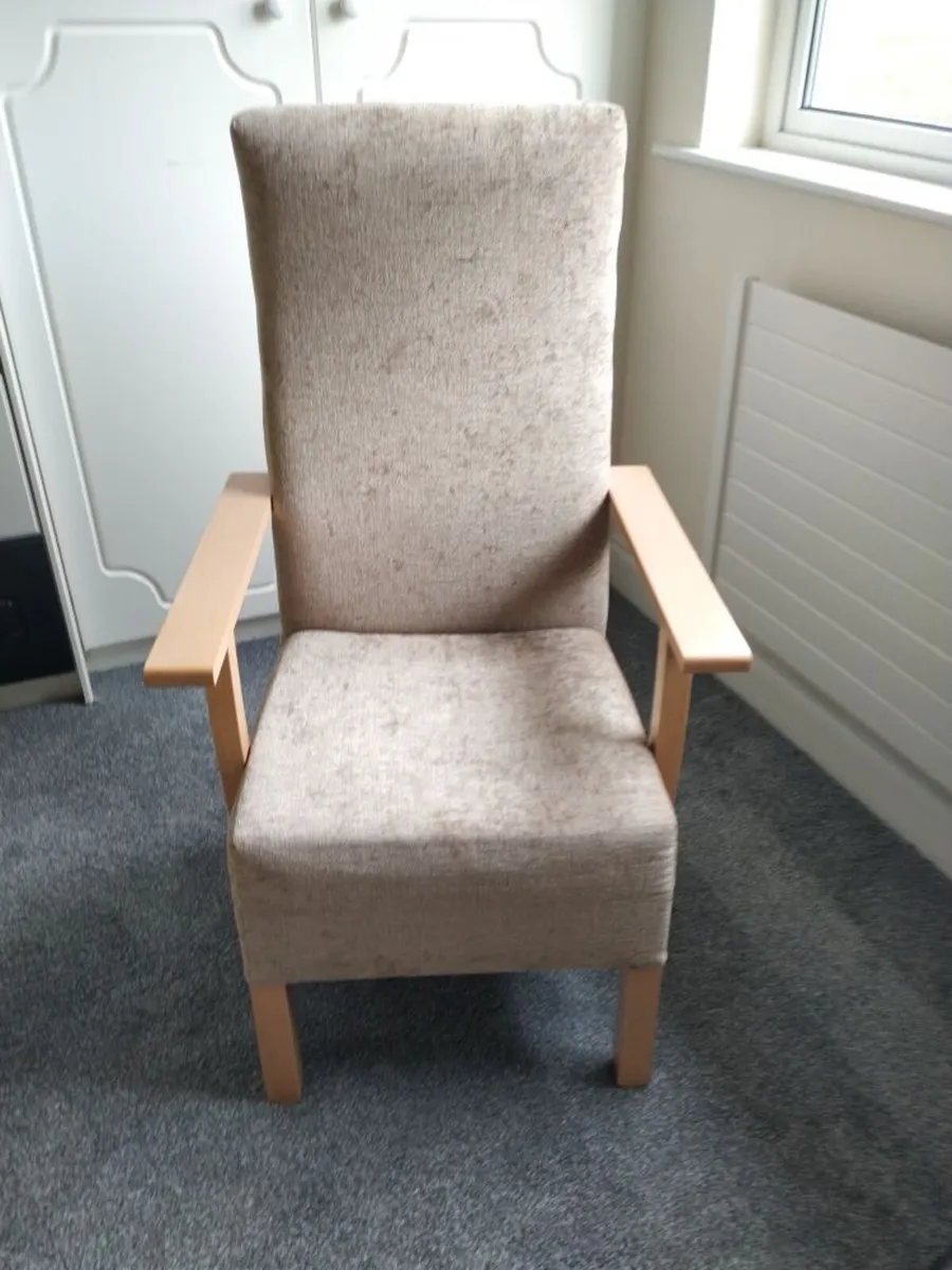 Orthopaedic arm chair - Image 1