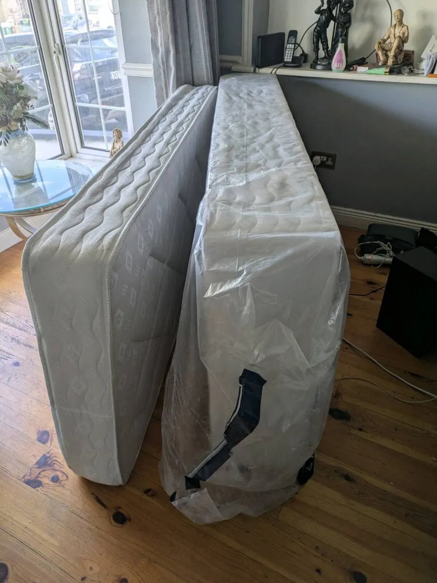 Single bed - Image 2