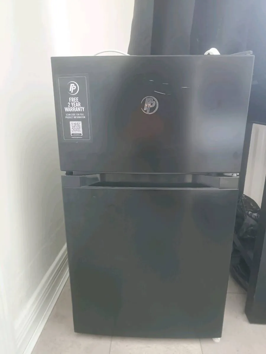 Small refrigerator - Image 2