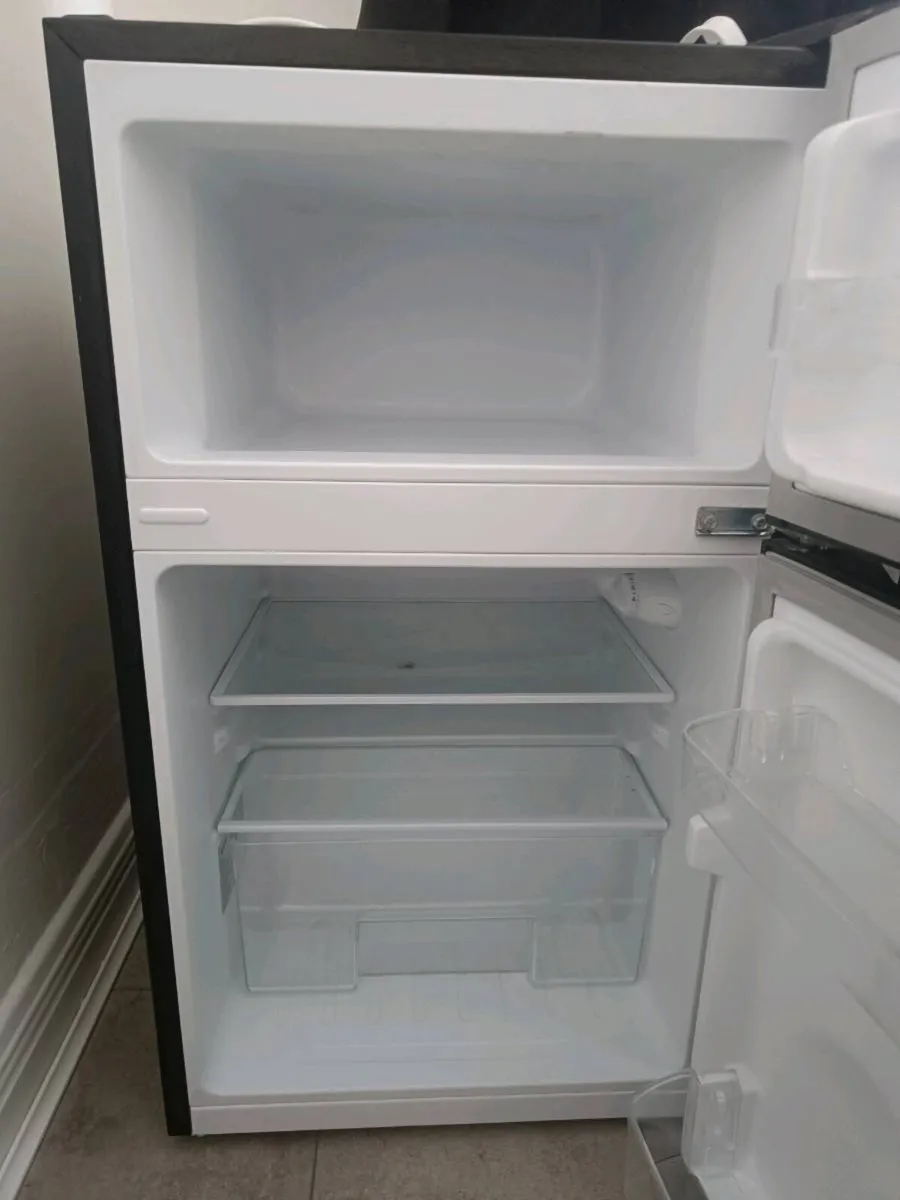 Small refrigerator - Image 3