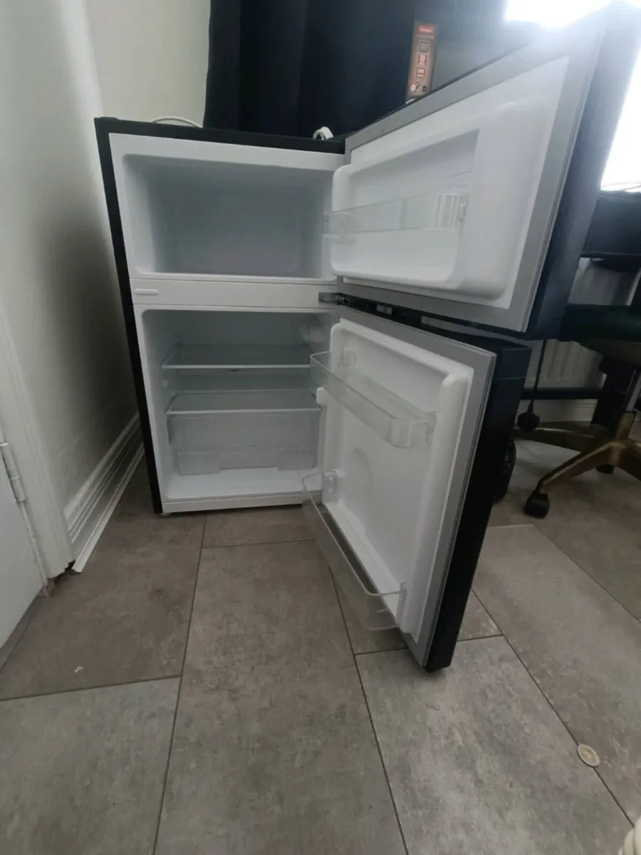 Small refrigerator - Image 4