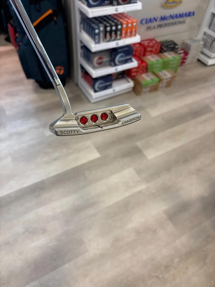 Scotty Cameron Select Newport 2.5 (34”) - Image 1