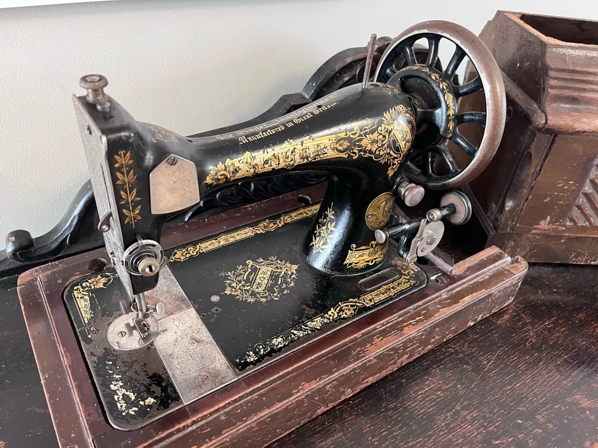 Singer 28k sewing machine - Image 2