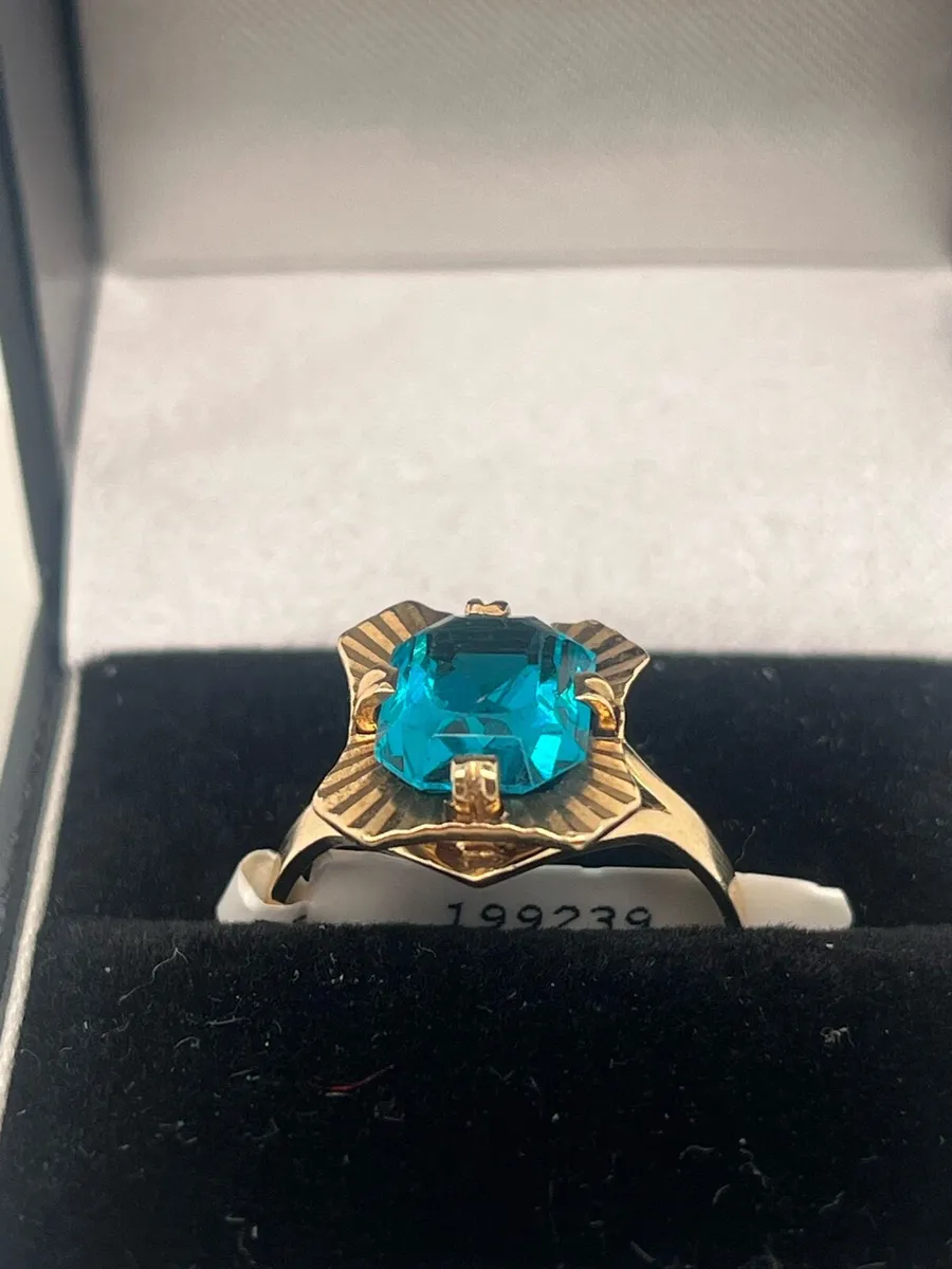 14k gold green stone ring. - Image 2