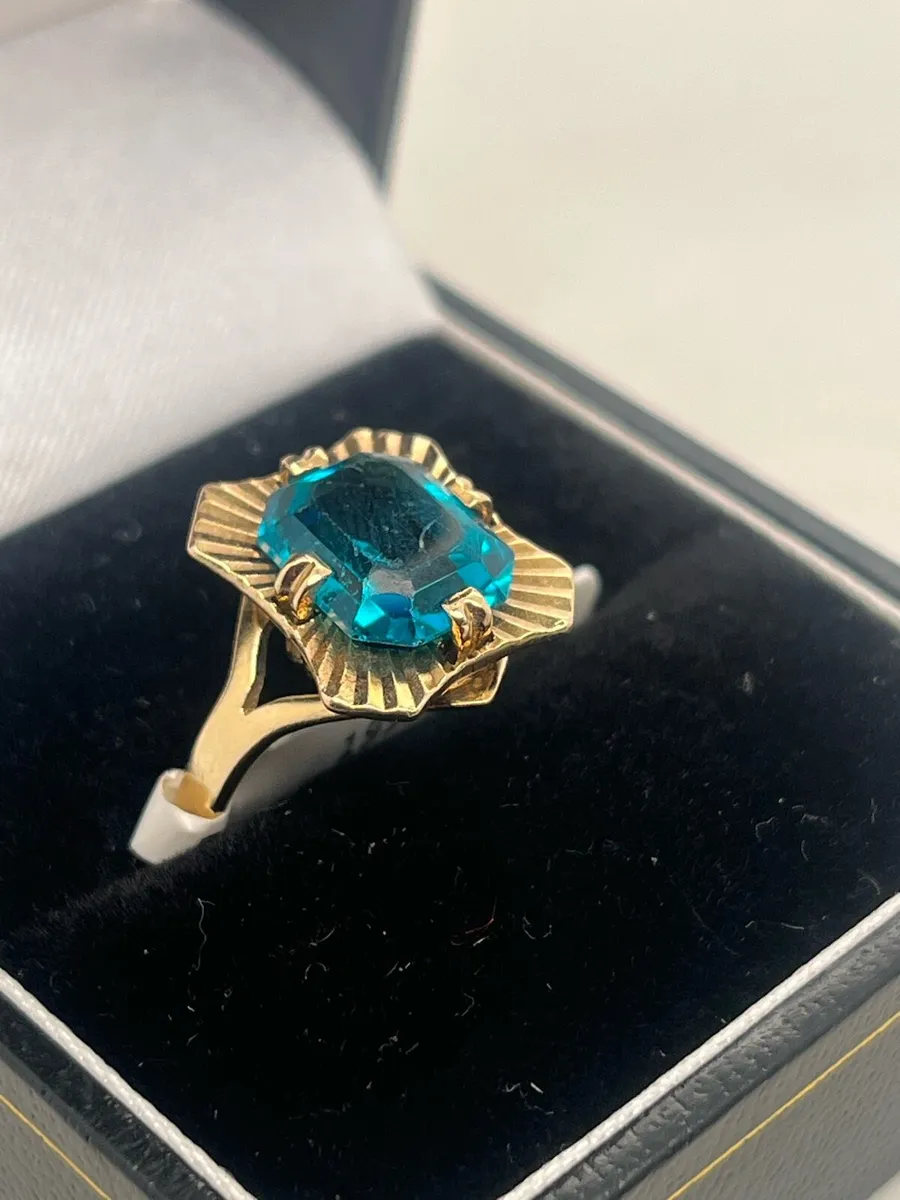 14k gold green stone ring. - Image 4