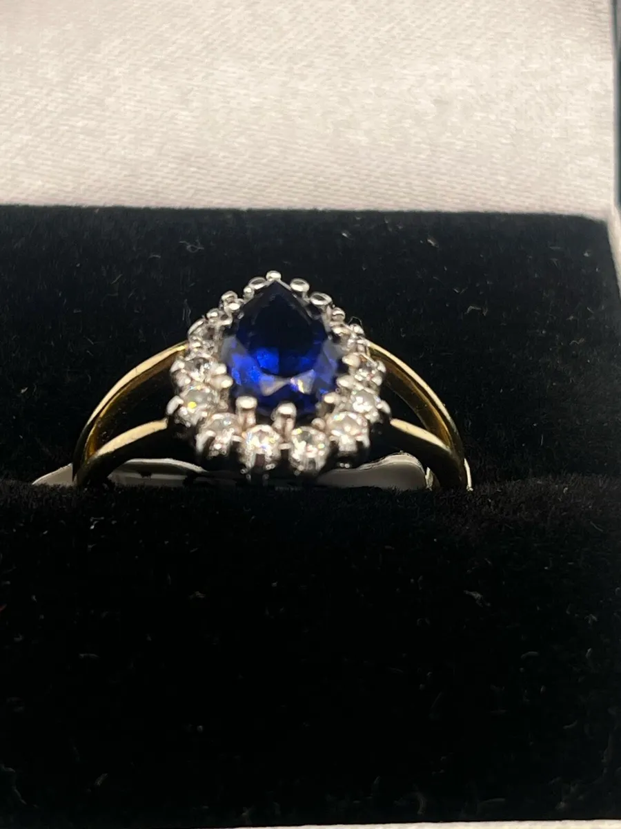 9k gold blue stone cz ring. - Image 2