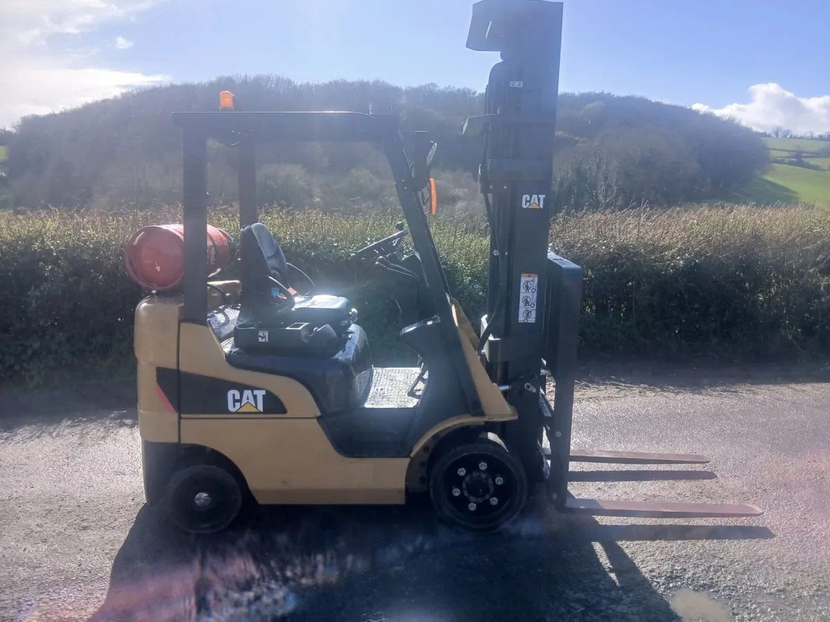 Cat 2 ton gas forklift - Image 2