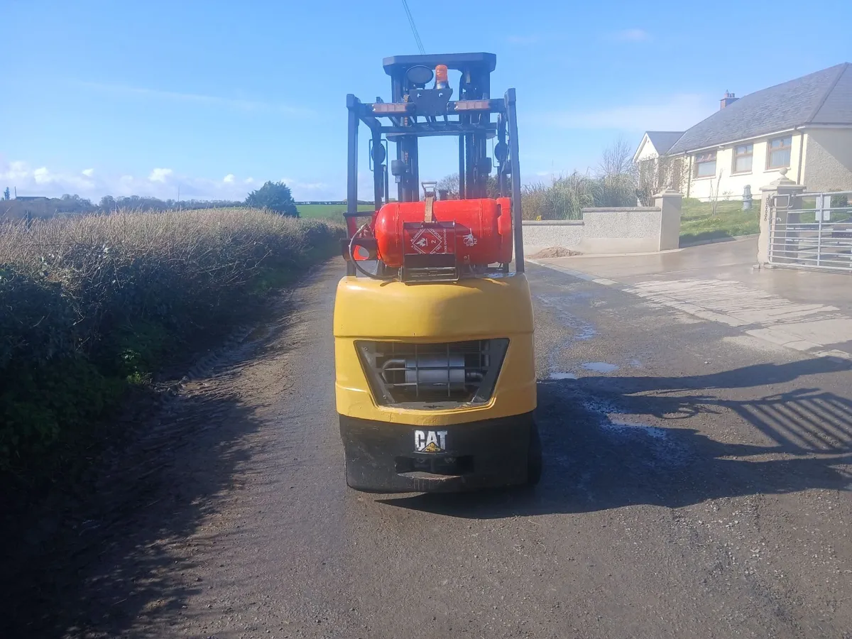 Cat 2 ton gas forklift - Image 4