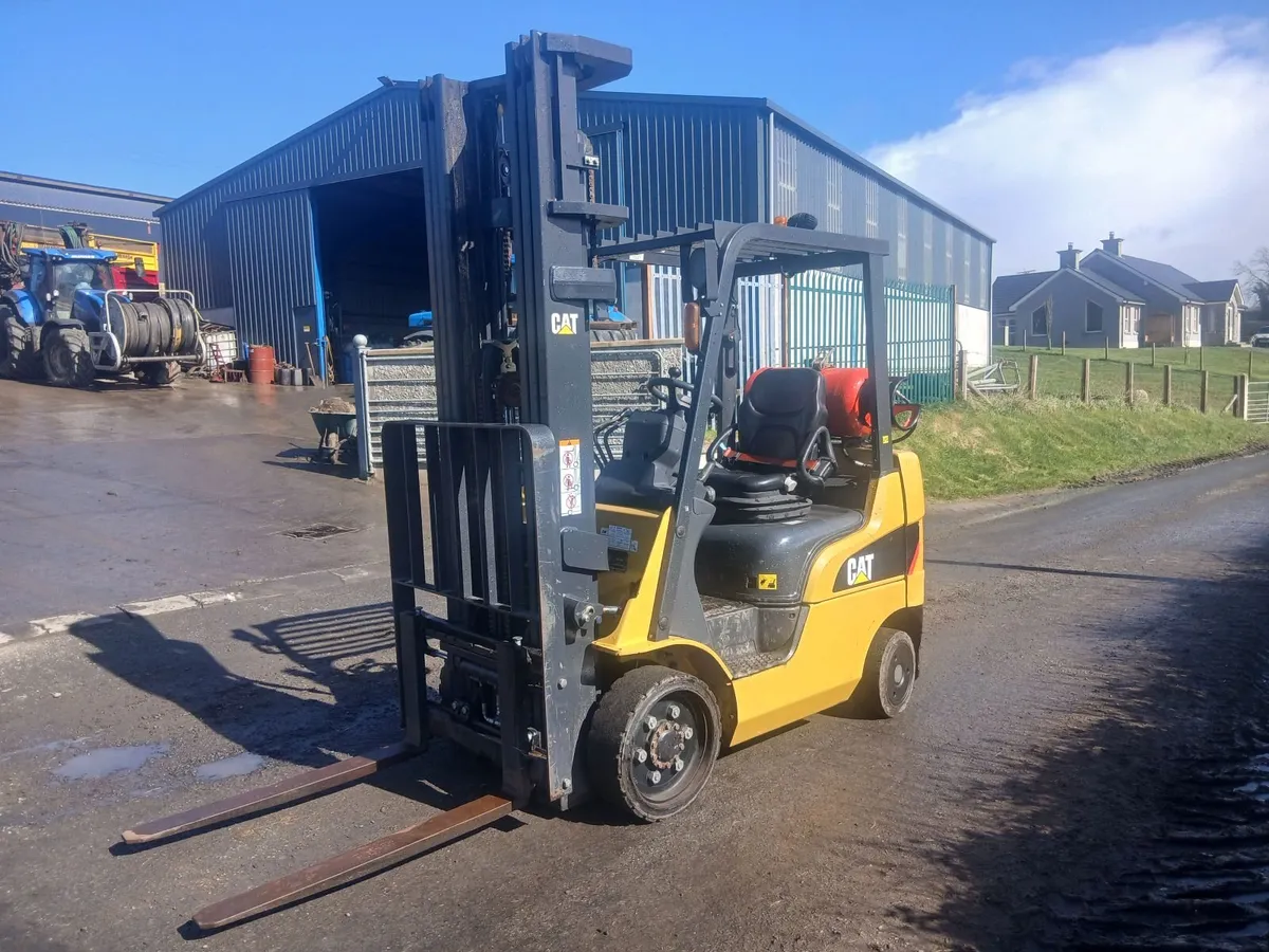 Cat 2 ton gas forklift - Image 1