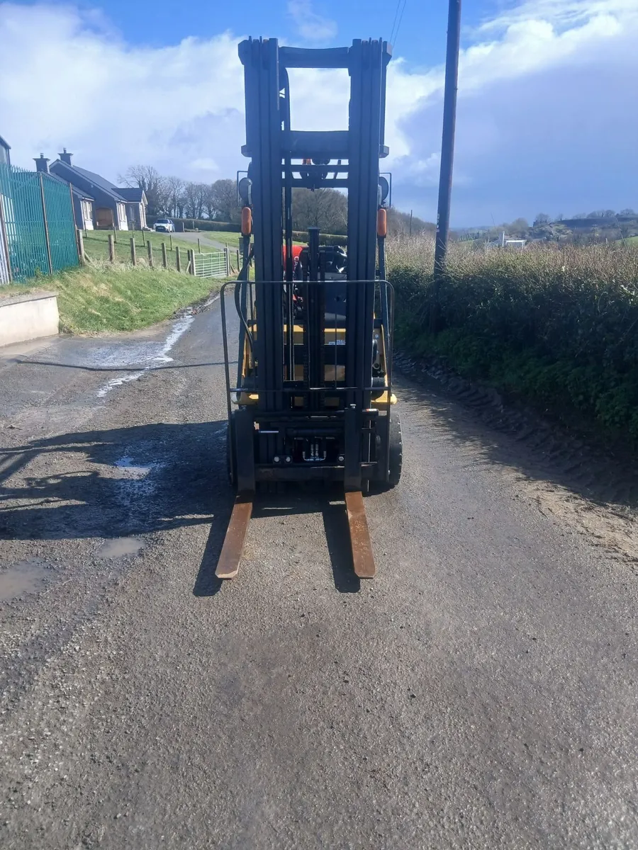 Cat 2 ton gas forklift - Image 3
