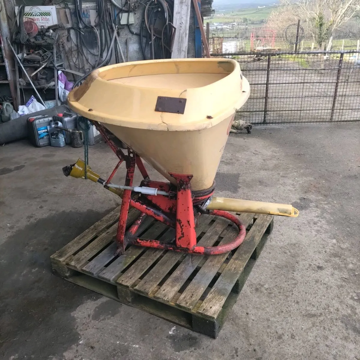 Vicon fertiliser sower 7 bag - Image 1