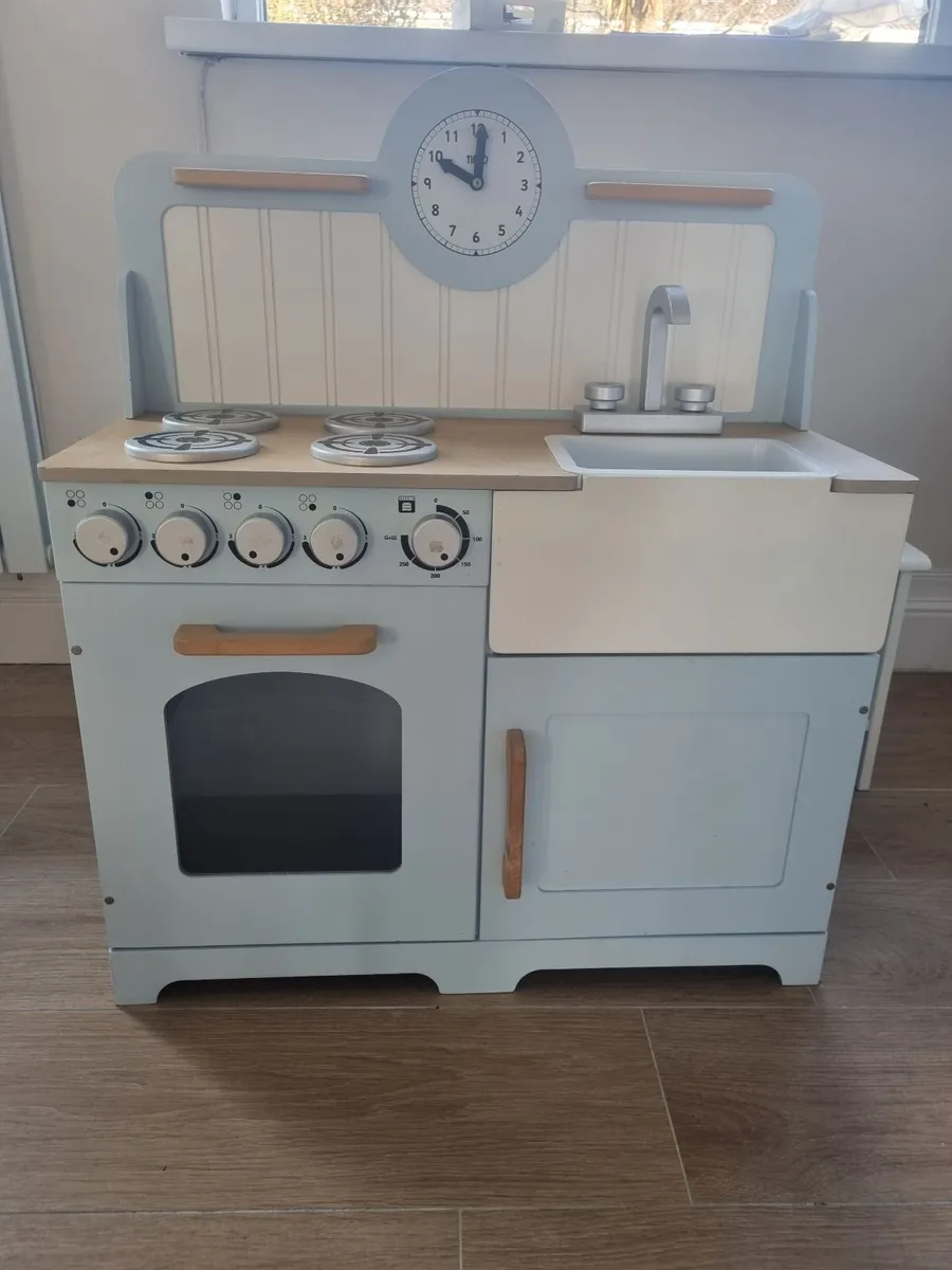 Toy kitchen - Image 1