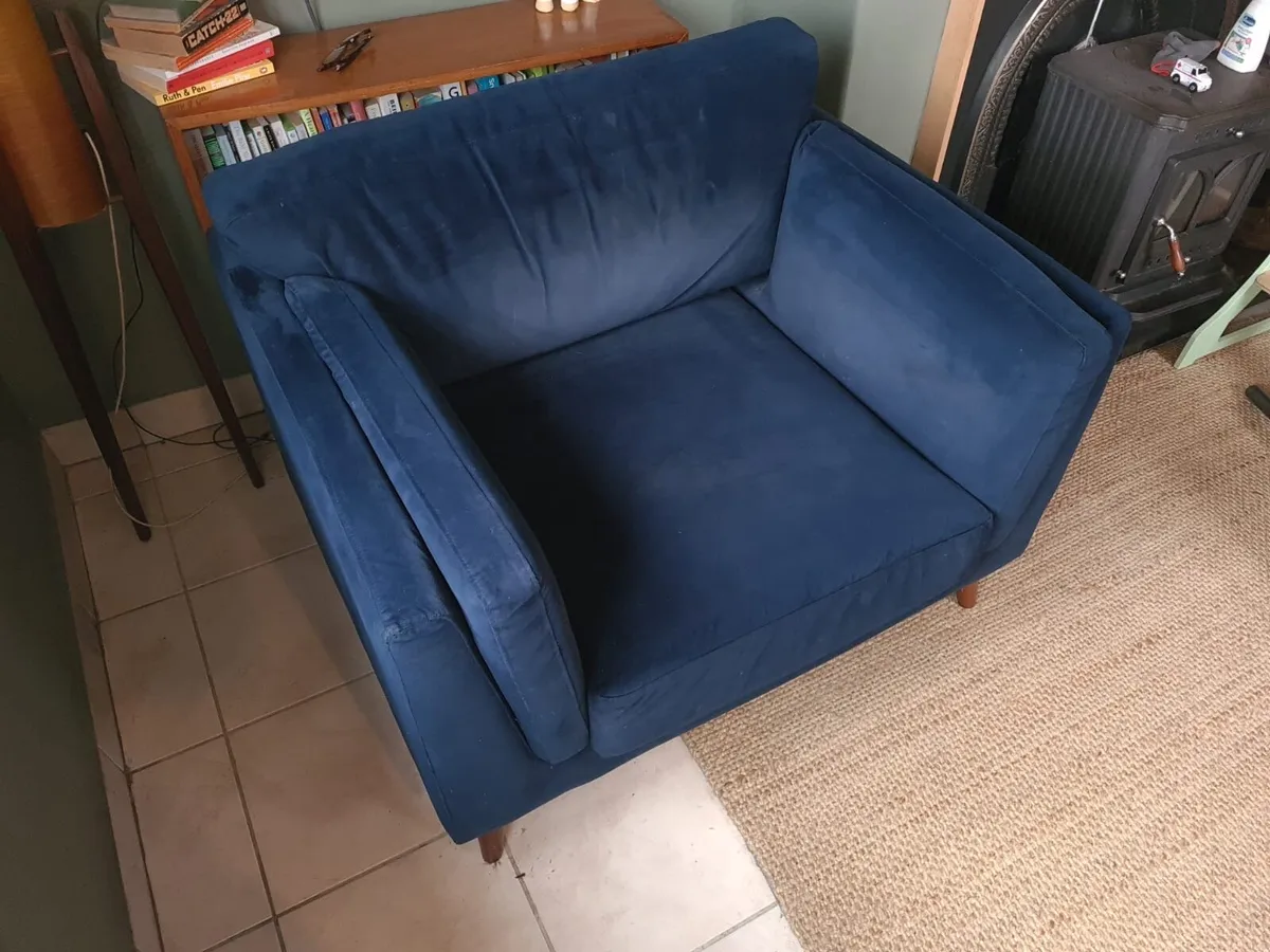Navy Velvet Armchair - Image 3