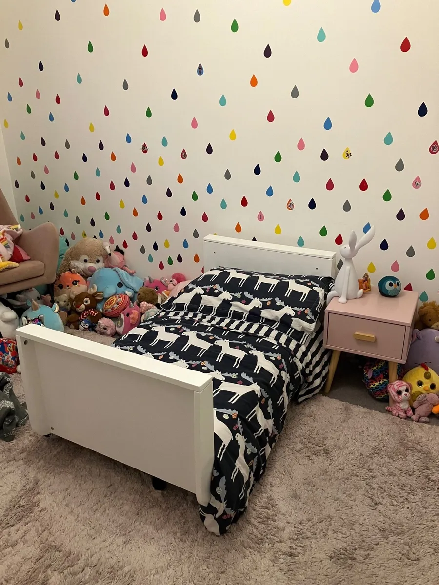 Snuz cot bed & mattress - Image 1