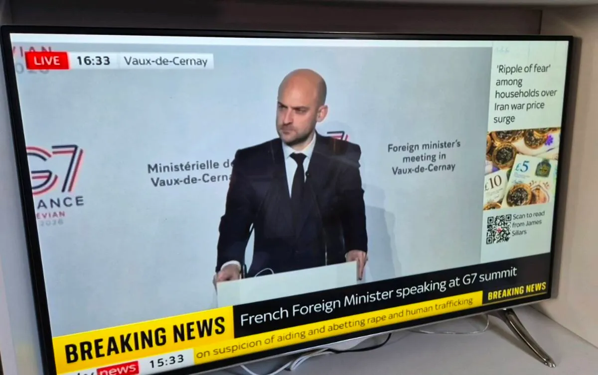 Hitachi 43HGT69U, 43" TV - Image 2